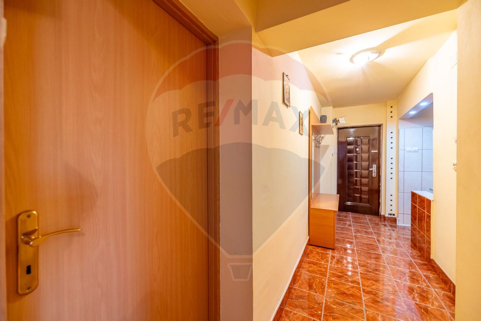 Apartament 2 camere etaj 1, zona Central/Praporgescu , centrala gaz.