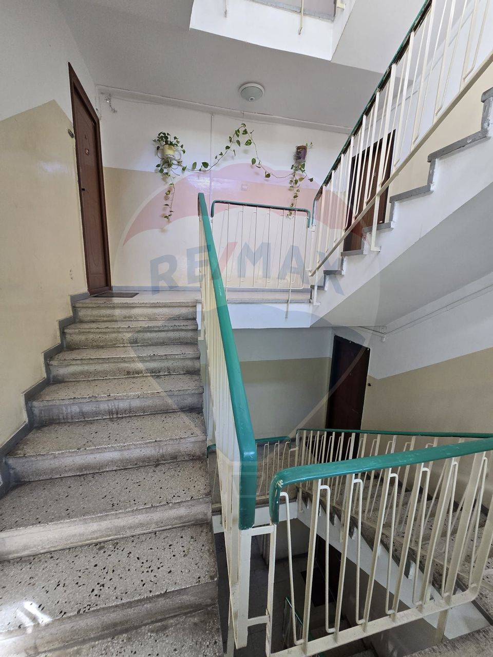 DE VANZARE Apartament cu 3 camere în zona Titan