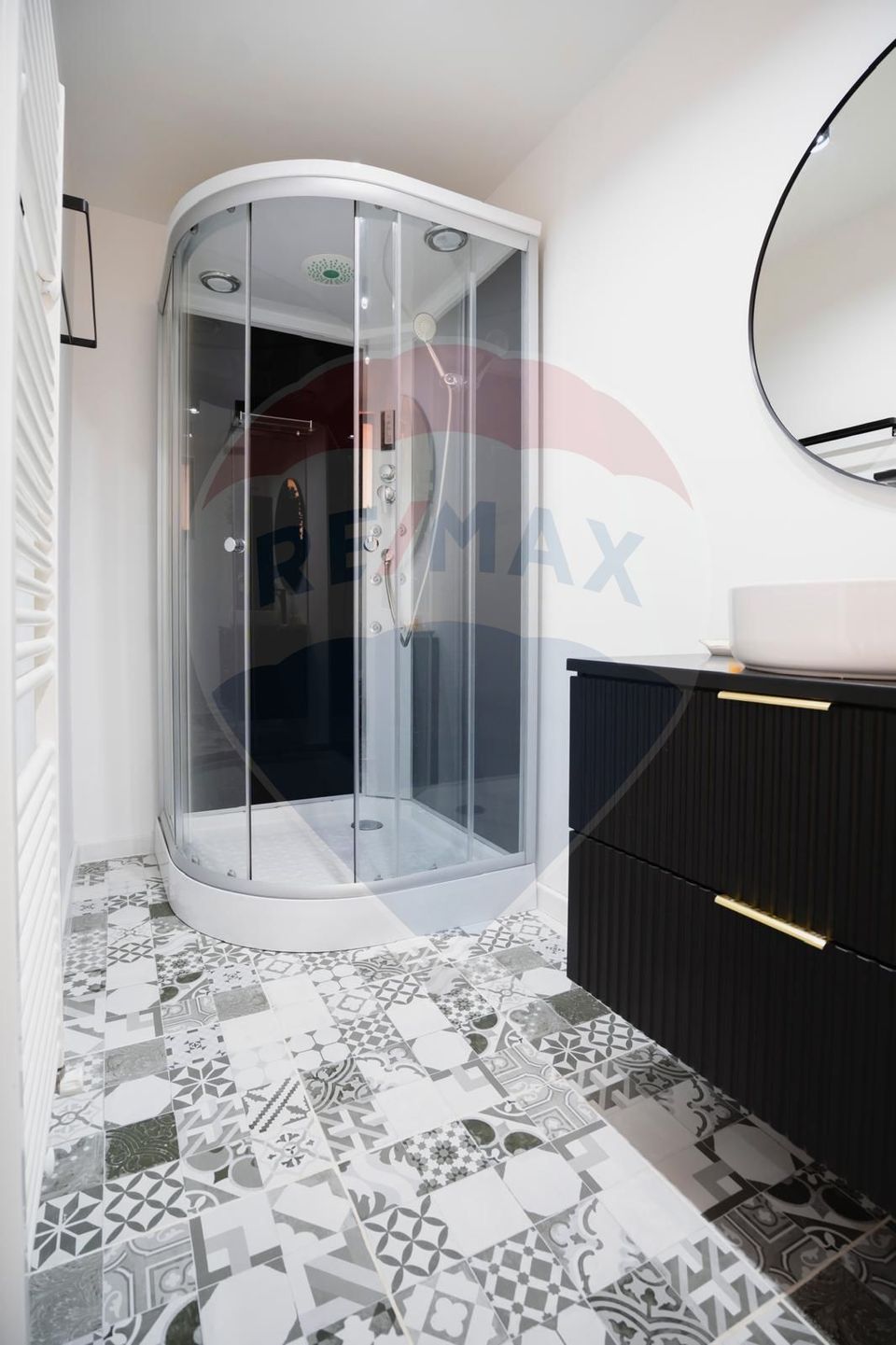 Afacere Activa + Locuinta Premium cu 2 Camere in Centru Istoric Brasov