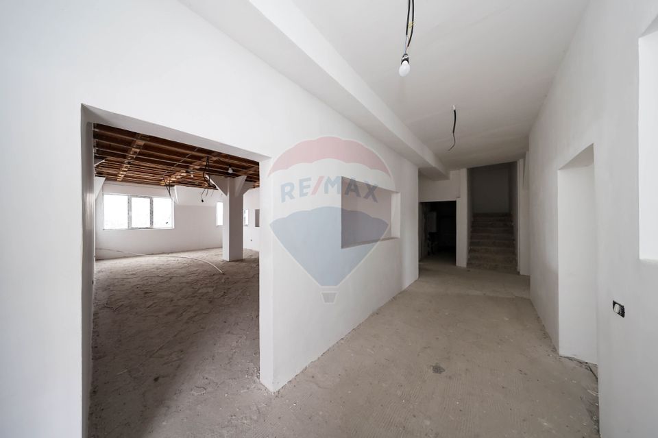 Proprietate specială - CAMIN DE BATRANI, LOC DE EVENIMENTE, FABRICA
