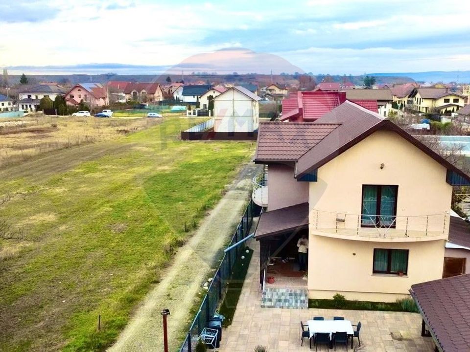 Vilă  cu 5 camere de vânzare în Șerbănești