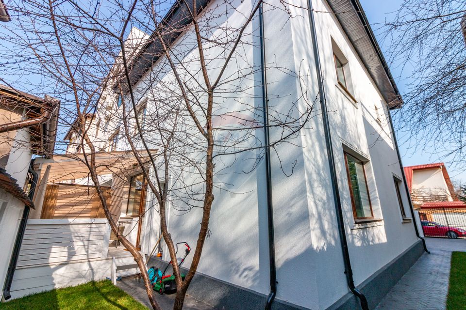 Casă individuala în Aviatiei, adiacent Bulevardul Aerogarii, 4xparcare