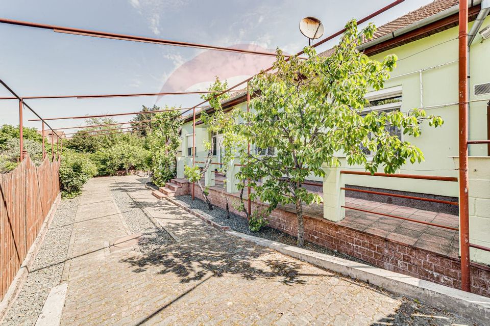 Casă cu 3 camere de inchiriat,  zona Centrala