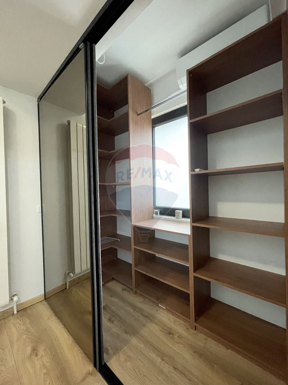 Apartament cu 3 camere de închiriat în zona Faleza Nord