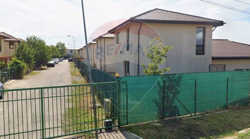 Vila 4 camere de vanzare Crevedia cartier privat 454mp teren