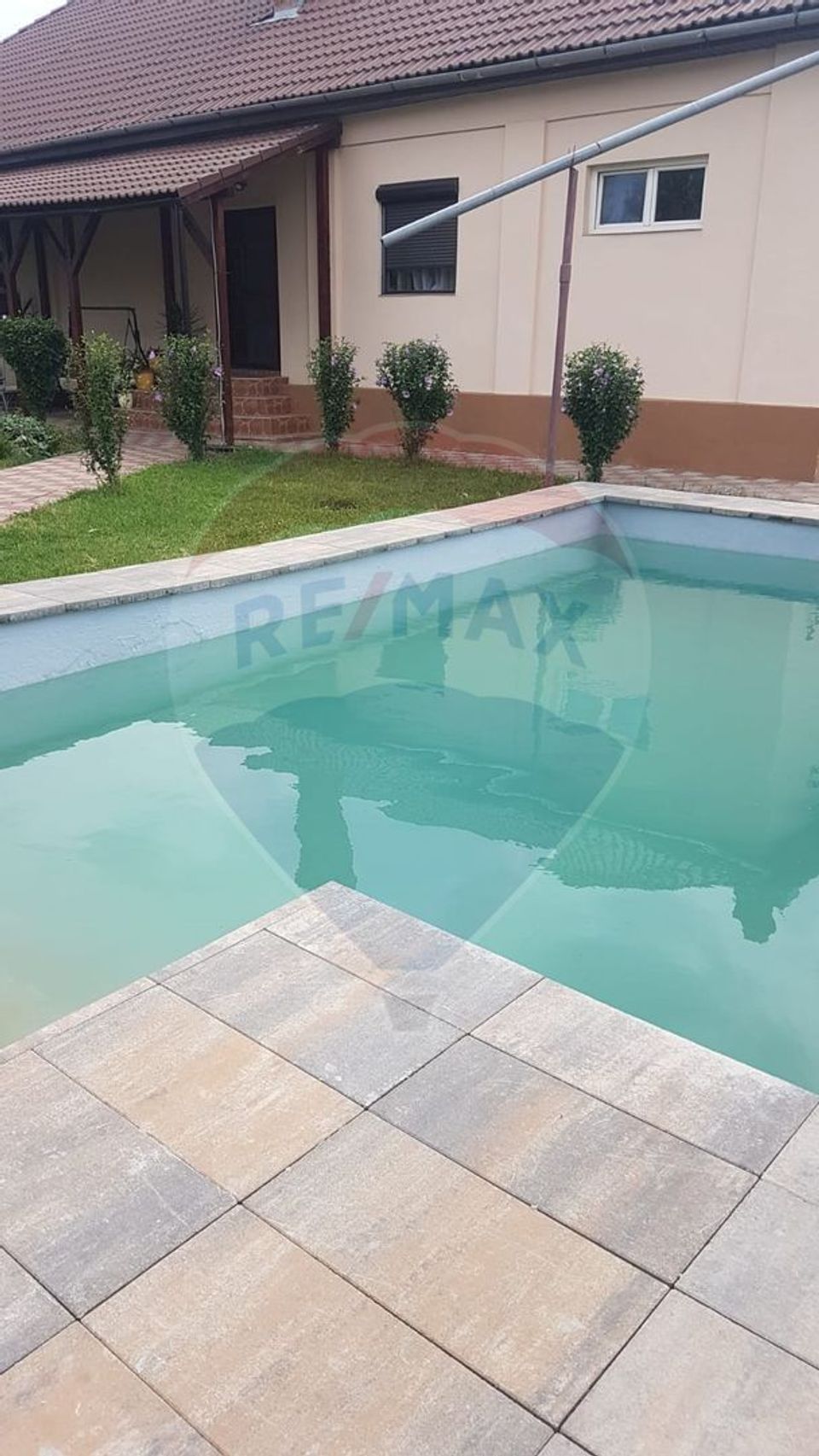 Casă cu 3 apartamente, piscină și 1000 mp teren, vânzare/schimb Turnu