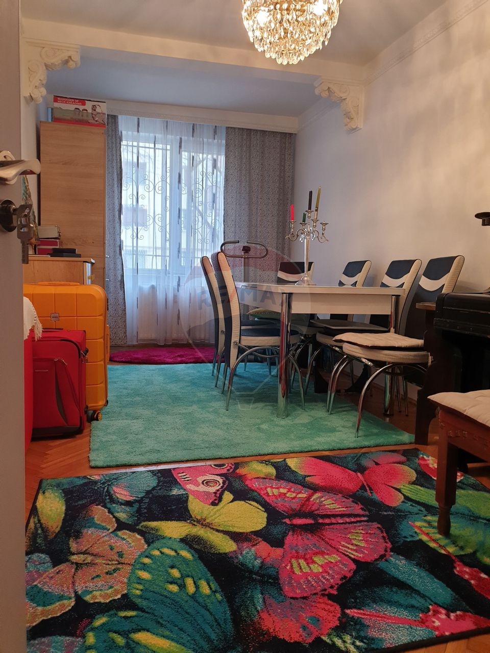 APARTAMENT 4 CAMERE, UTILAT, LOC DE PARCARE INCLUS