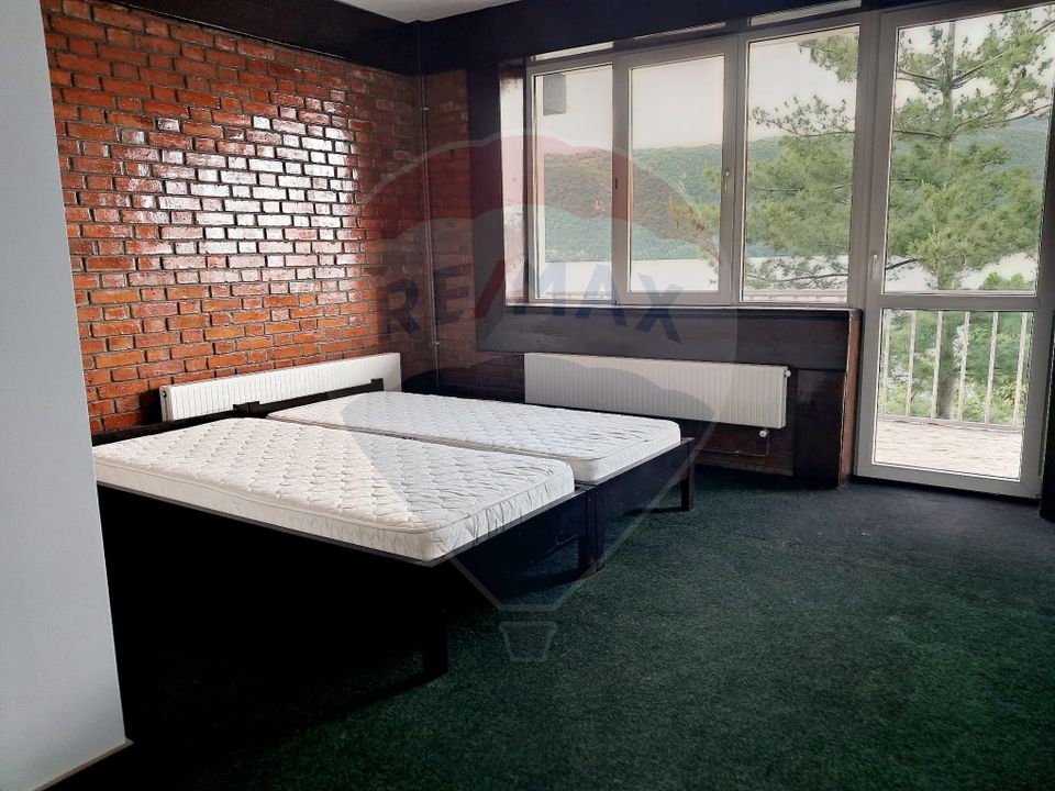 16 room Hotel / Pension for sale