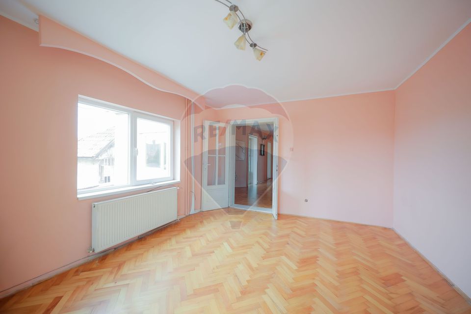 8 room House / Villa for sale, Iosia area