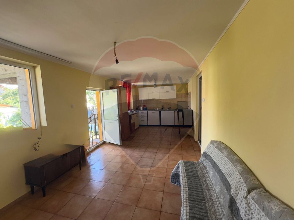 Casă / Vilă cu 5 camere de vânzare în zona Romanesti