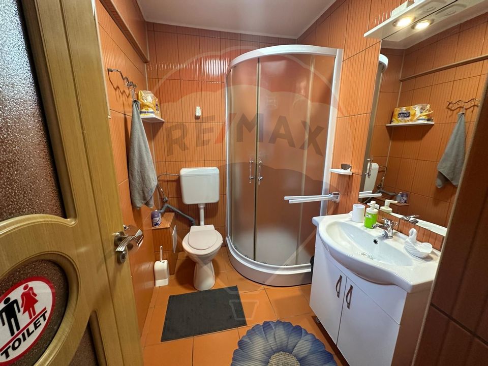 Casă / Vilă de vânzare - 8 camere, tip Pensiune, Bușteni