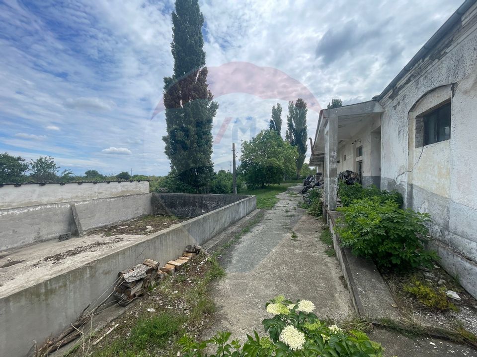 Spațiu industrial de 1,252mp de vânzare