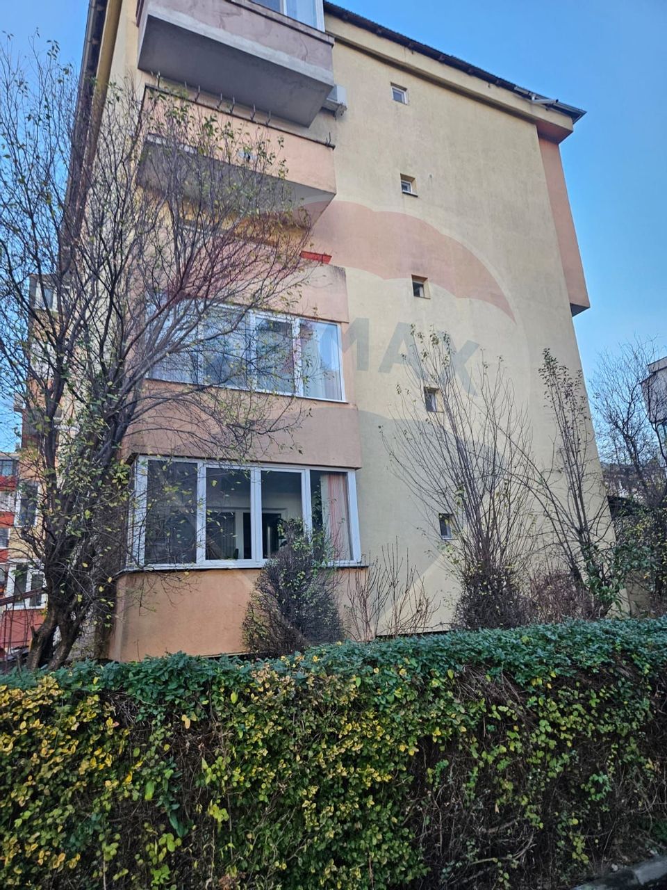 Apartament cu 3 camere de vânzare, str. Hortensiei