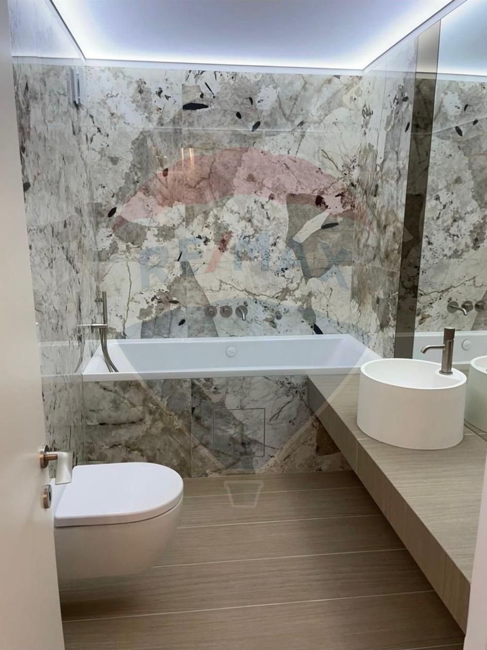 De vanzare Apartament 2 cam Cortina 126 cu loc de parcare, Pipera