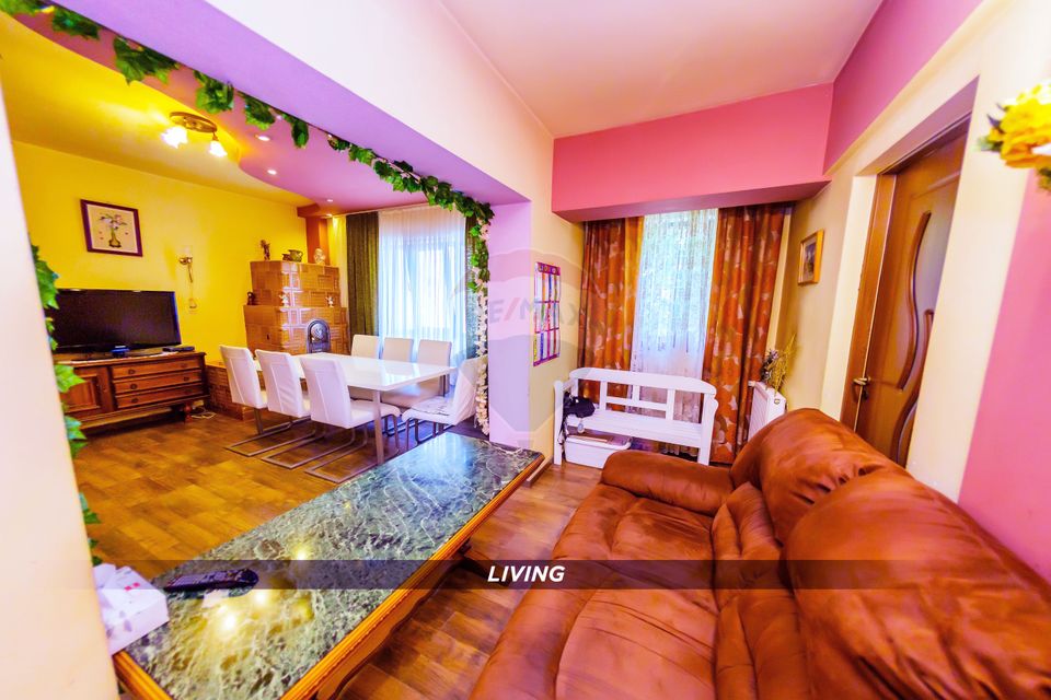 Casă P+1 din cărămidă, 683 mp teren, 4 garaje – Strada Zorilor