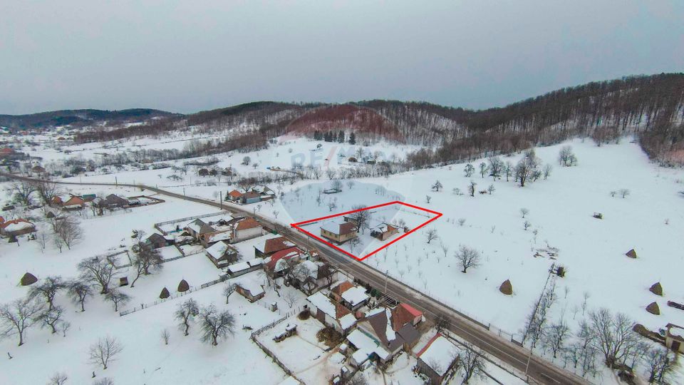 Casă cu 4 camere din cărămidă, de vânzare în zona Bratca-Damiș
