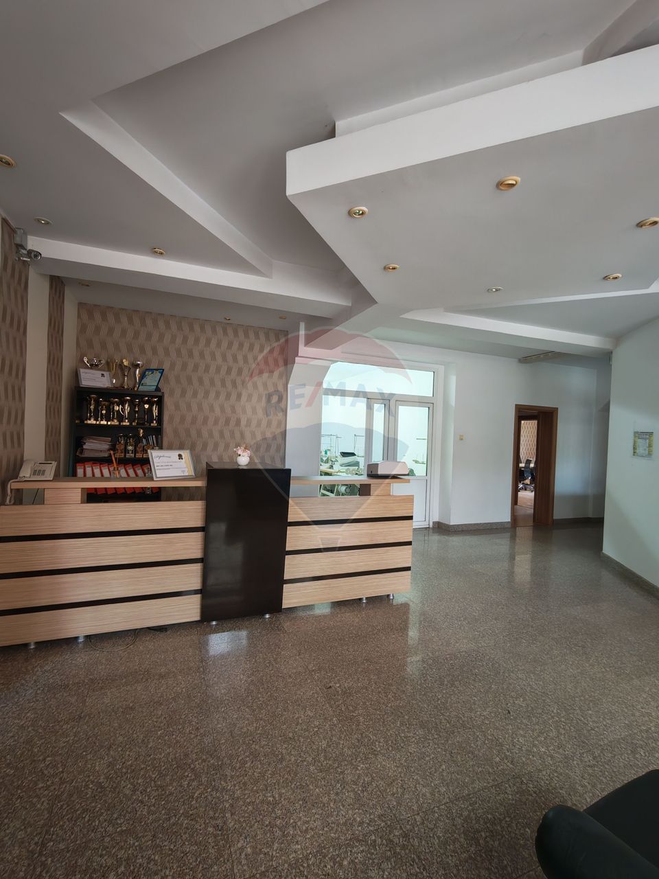 1,100sq.m Office Space for rent, Lapus area