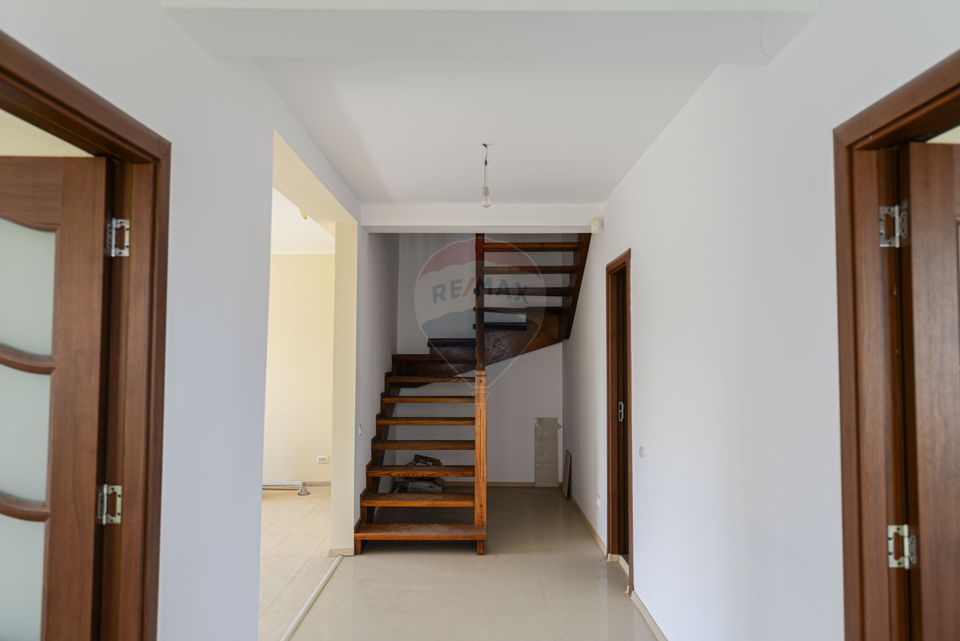 De vanzare proprietate speciala versatila | Casa + hala, teren 580mp