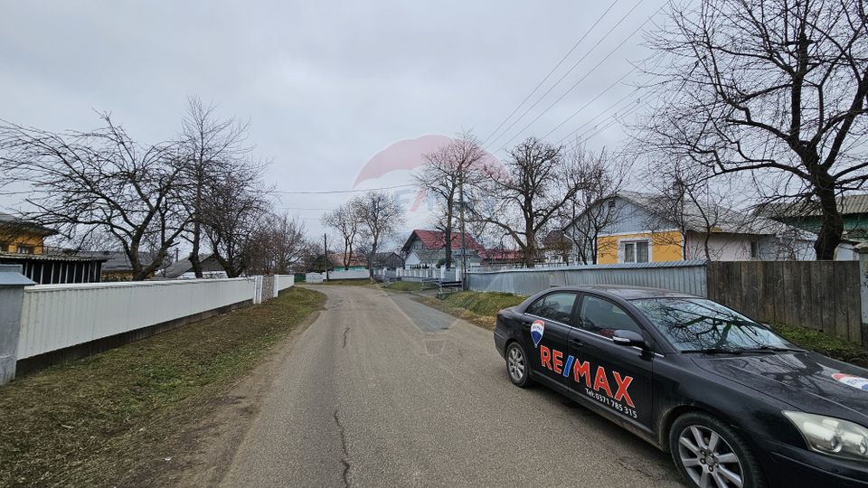 Casă / Vilă cu 12 camere, teren intravilan de 2869mp în Siminicea, SV