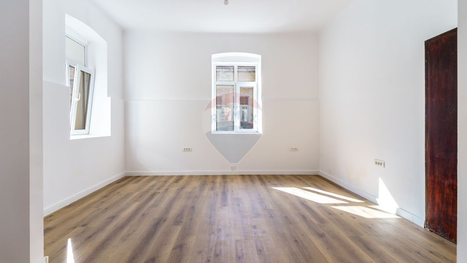 Apartament cu 1 camera de vânzare in zona centrala, strada Pitești