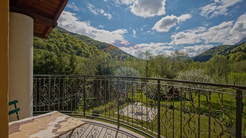 Vilă în zona Glăjărie, 10 camere, Sp + E + M, teren 2789 mp