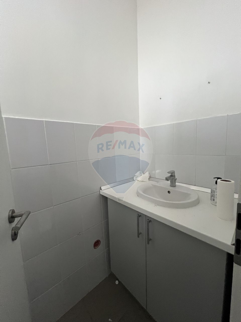 69.18sq.m Commercial Space for rent, Tomis III area