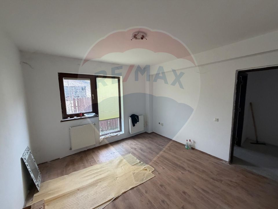 Apartament cu 3 camere de vânzare în zona Central