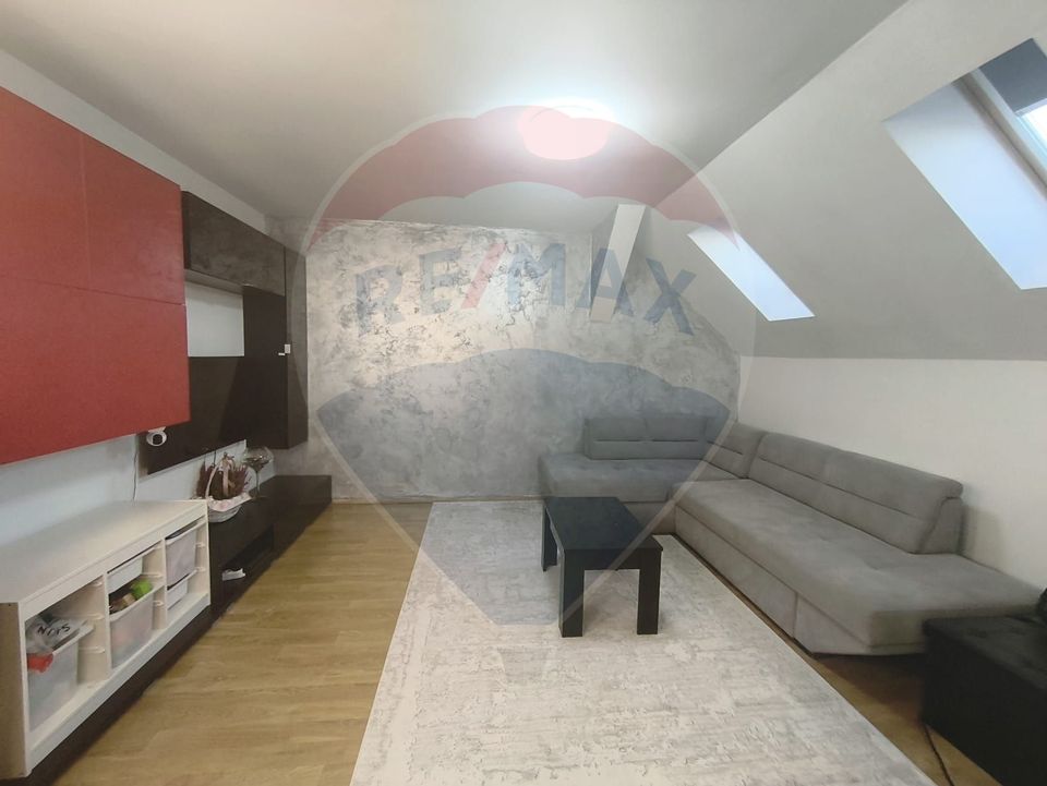 Apartament cu 3 camere de vânzare în zona Soarelui