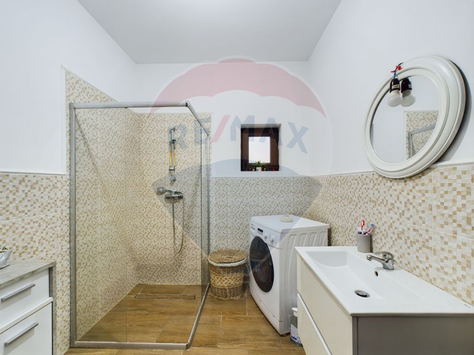 Vila cu 6 camere, teren 1200mp de vanzare- Varasti, la 4 km de Berceni