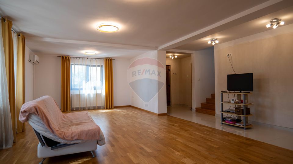 5 room House / Villa for sale