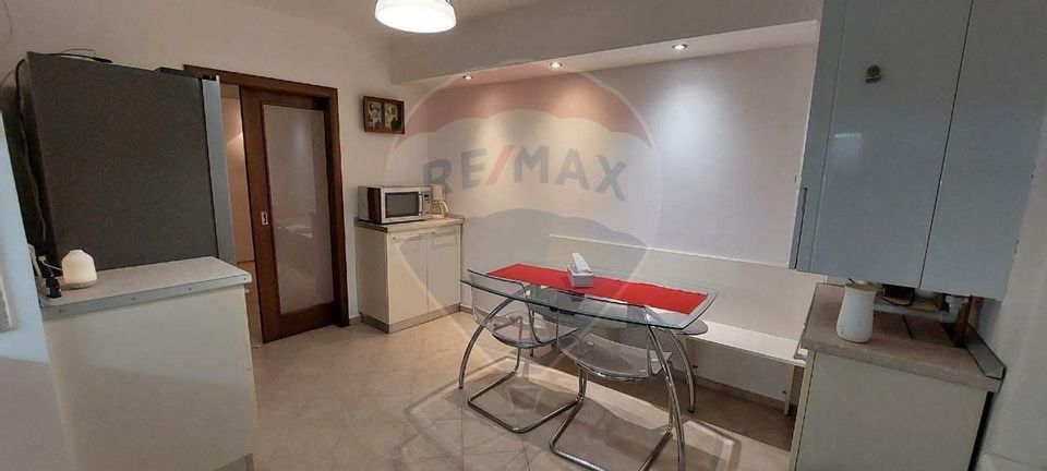 Apartament cu 4 camere de închiriat în zona Aviatiei