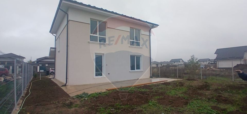 5 room House / Villa for sale