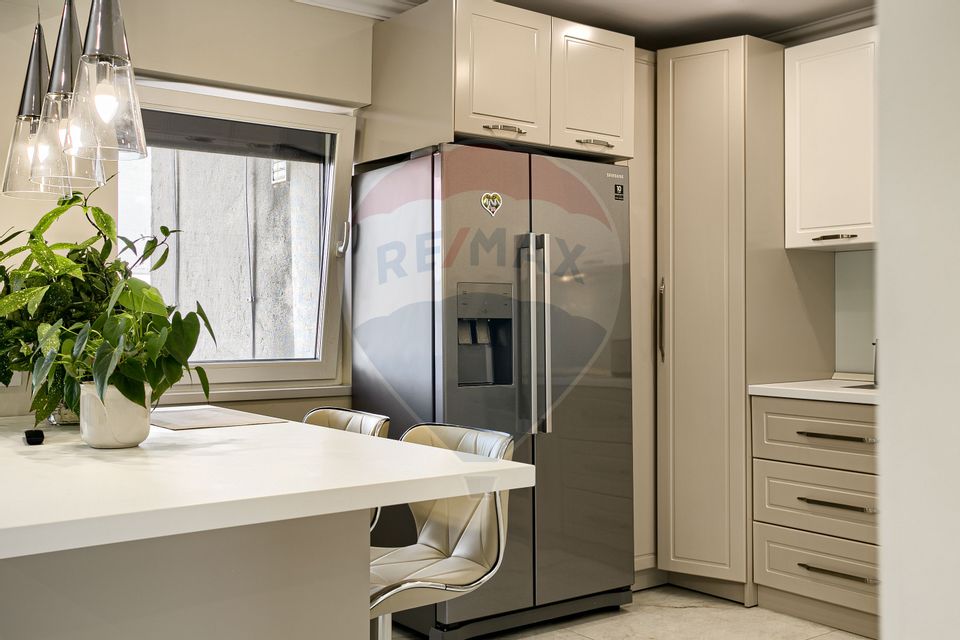 Apartament spectaculos de vanzare:  4 camere, 2 băi, zona Vlaicu