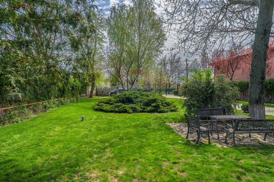 Oferta de sarbatori, discount 10% - Vilă cu parc, piscină și foișor