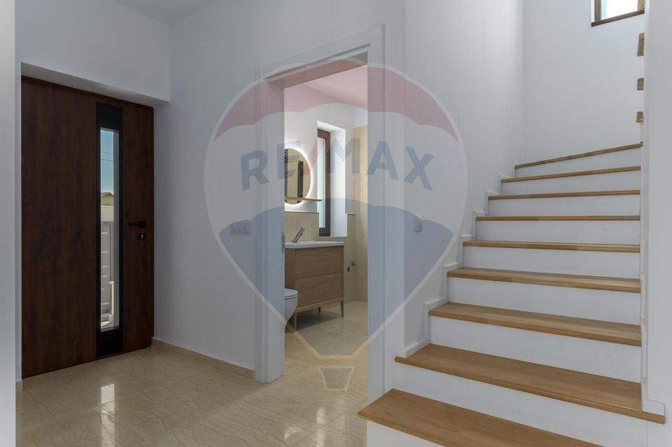 Vilă frumoasa cu 5 camere, 700 mp currte si pompa de caldura - Saftica