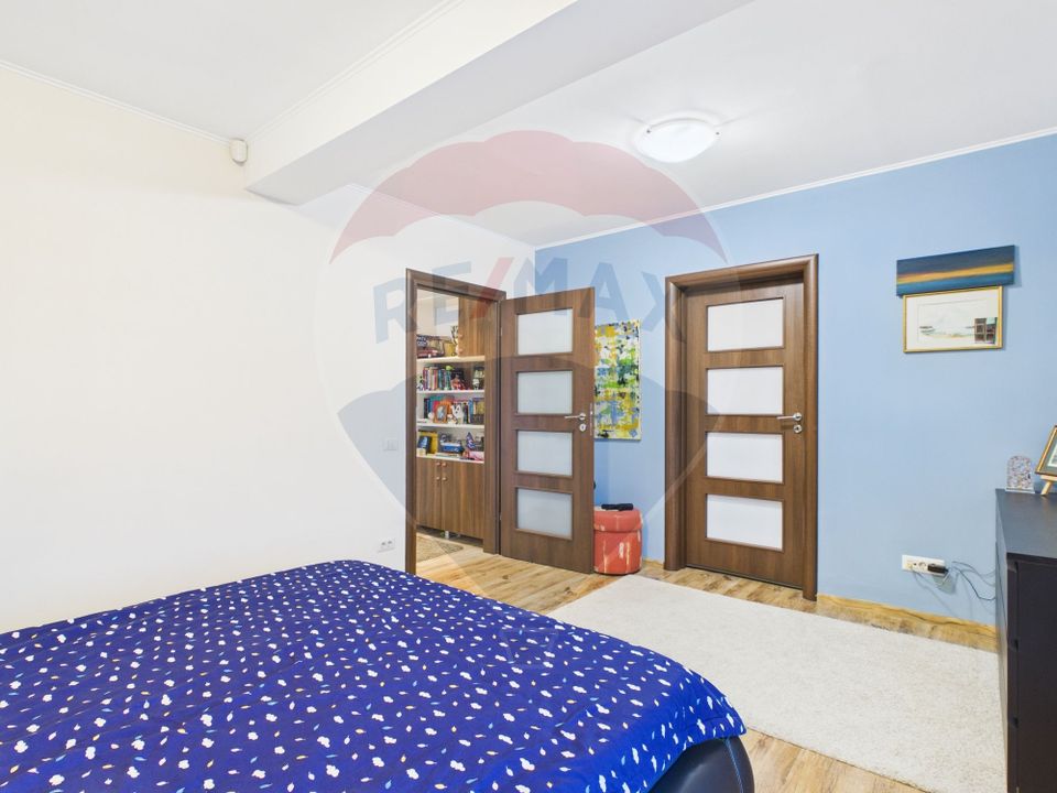 Modern villa 2011, with 5 rooms, 500sqm courtyard and garage