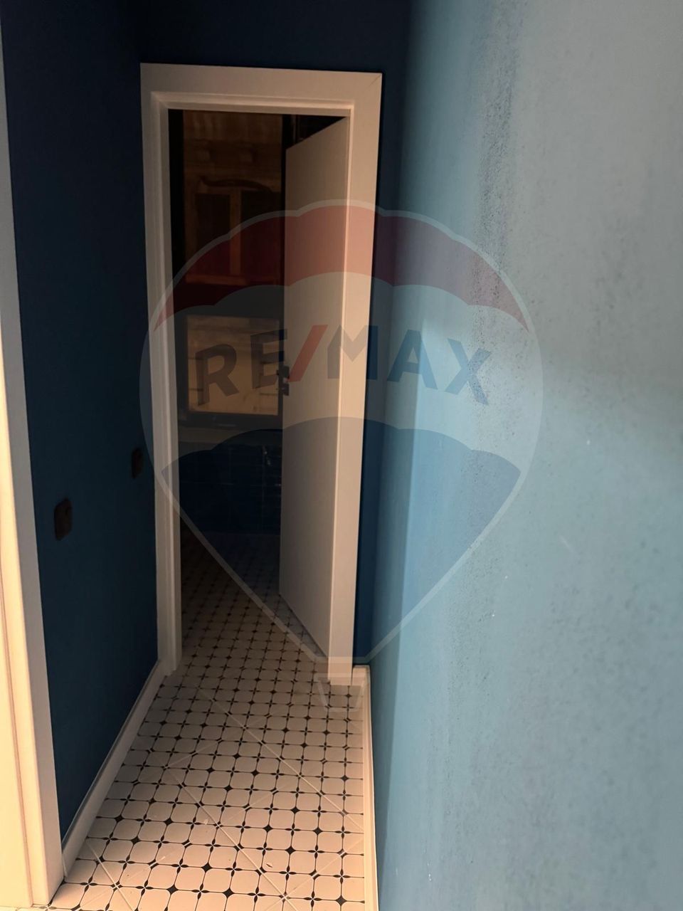 100sq.m Commercial Space for rent, Lipscani area