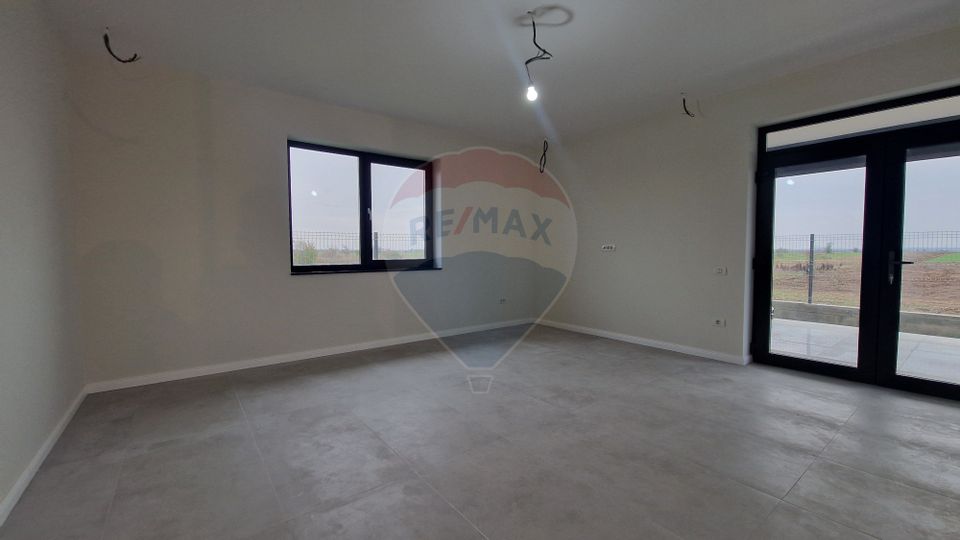 Casă / Vilă cu 3 camere de vânzare Ciocanesti