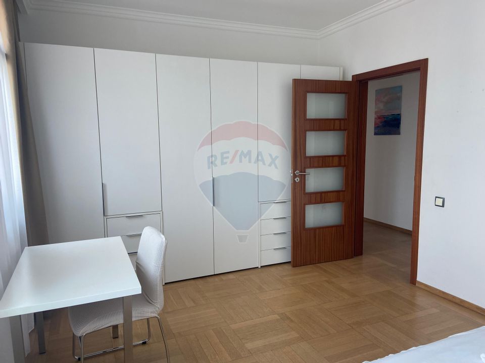 Apartament cu 3 camere de închiriat în zona Semicentrală