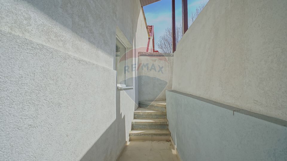 Casa renovată, cu garaj si teren de 679 mp, Scheii Brașovului